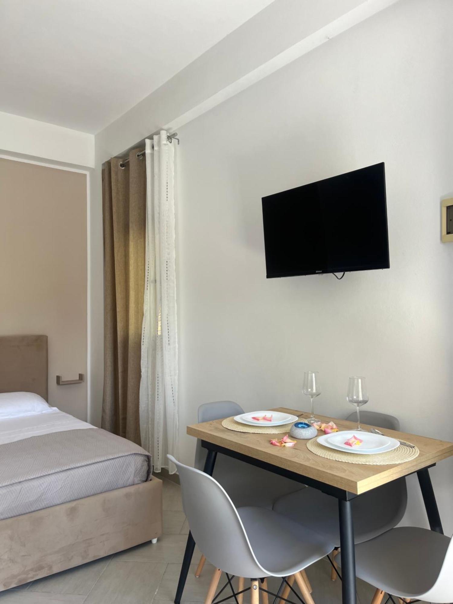 Blossom Apartments Влёра Экстерьер фото